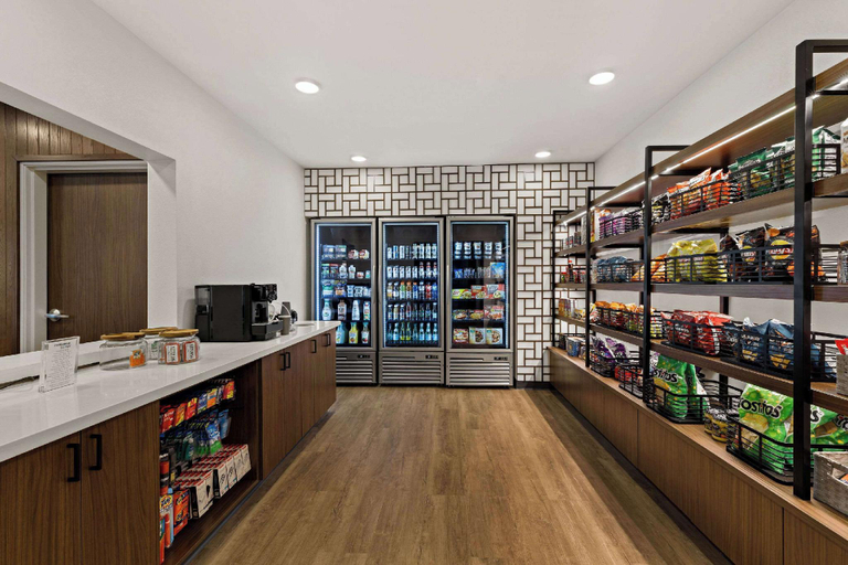 Food & Drinks 5, Everhome Suites Bozeman, Gallatin