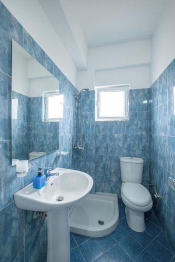 Bathroom 3, Central Garden Sofia Studios, Sarandës