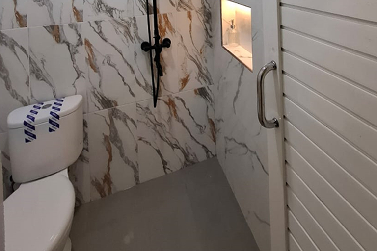 Bathroom 3, Sultan Guest House, Palu