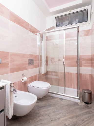 Bathroom 5, Partenope, Napoli