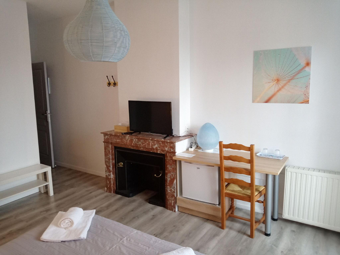 Bedroom 2, A deux pas du Rheby, Ain