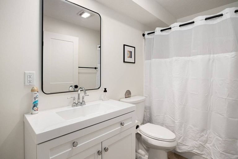 Bathroom 5, The Silo 1 - Traveler's Haven, Tazewell