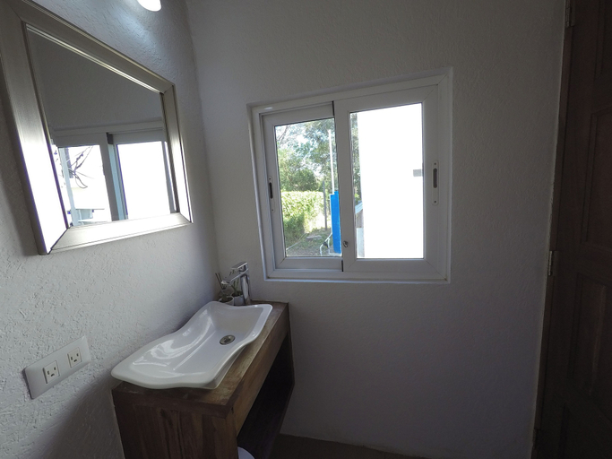 Bathroom 2, Casa Surf Soak - 200Mbps WiFi, Tola