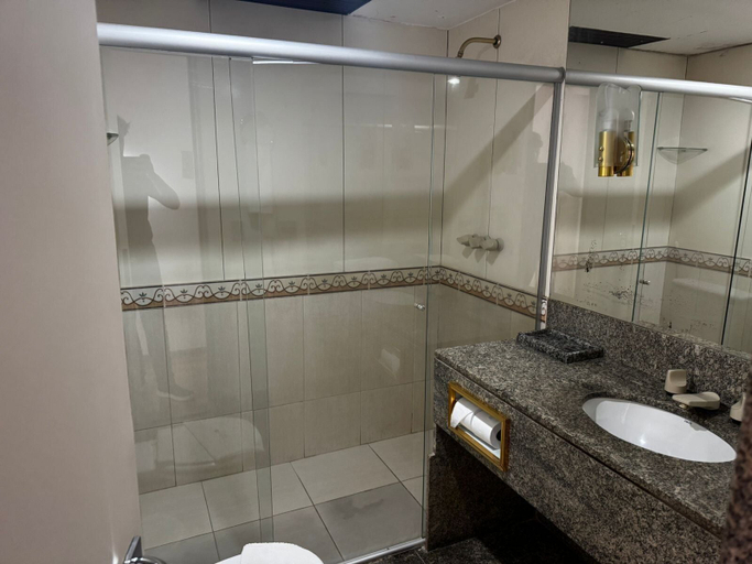 Bathroom 4, Kubitschek Hotel Flat Particular, Brasília