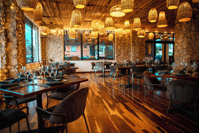 Food & Drinks 3, Pickwick Park View Hotel