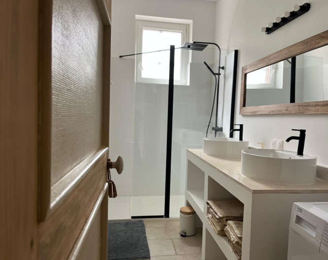 Bathroom, Gites Corbieres, Aude