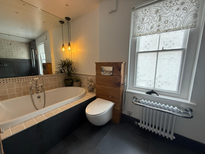 Bathroom 4, The Garden Apartment, Cornwall