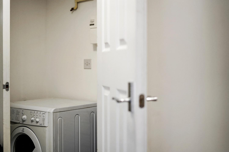 2, Stylish 2 Bedroom 2 Bathroom Apartment, Milton Keynes
