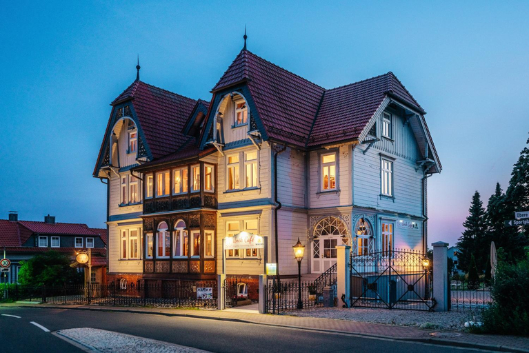Exterior & Views 1, Unik Villa Brunnen Blick mit offenem Dachstuhl, Goslar