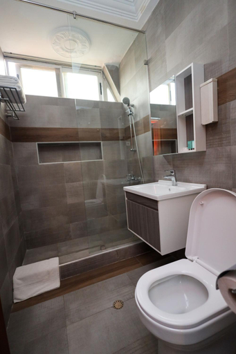 Bathroom 3, Airport West Hotel Accra, Accra