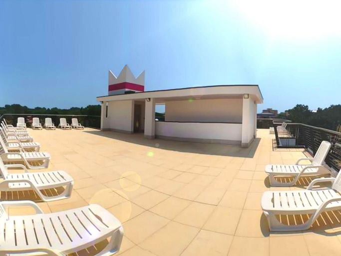 Swimming pool 3, Modern apartment with private garden by Beahost Rentals, Venezia