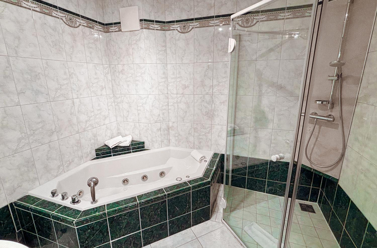 Bathroom 3, Hotel Garni Pension zur Wacht, Salzburg Umgebung