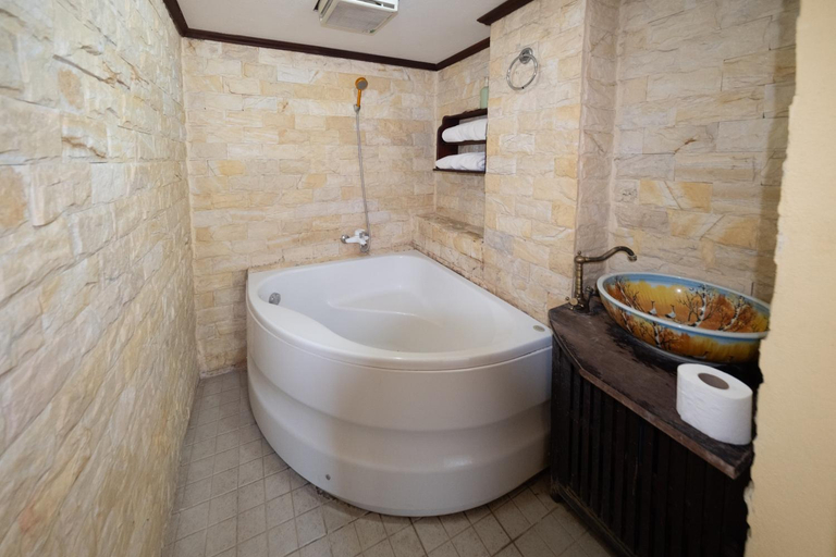 Bathroom 3, Bualuang Hotel, Luang Prabang