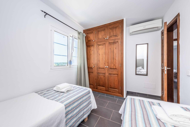 Others 3, Villa Carolina, Baleares