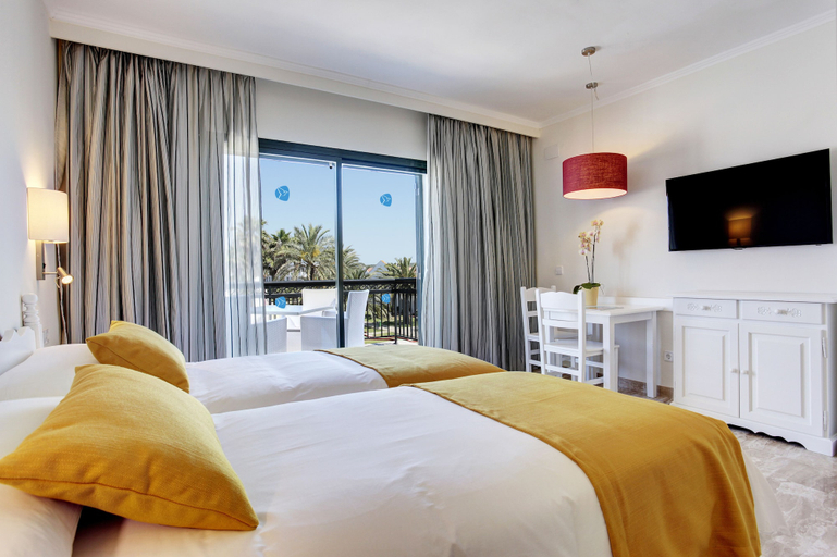 Bedroom 3, Grupotel Mar de Menorca, Baleares