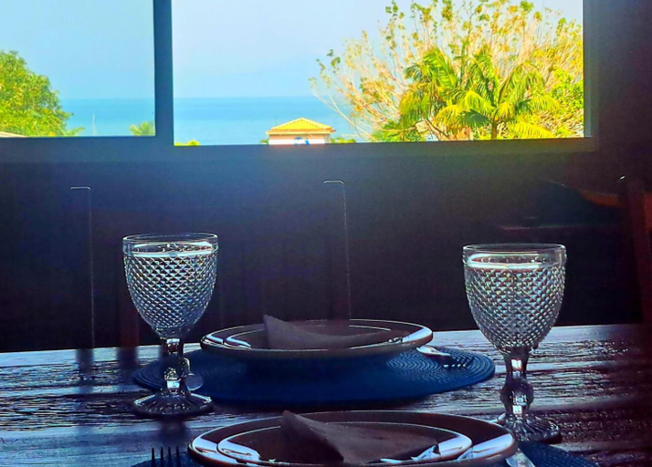 Food & Drinks, Cobertura na Enseada a 80 m da areia, Ubatuba