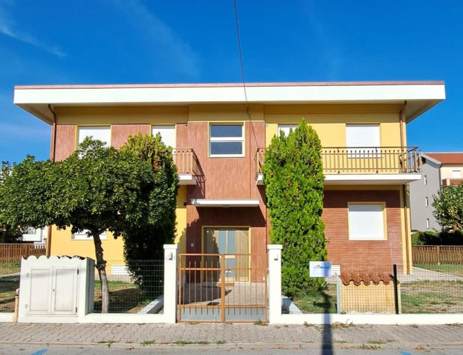 Others 3, La casa al mare, Ancona