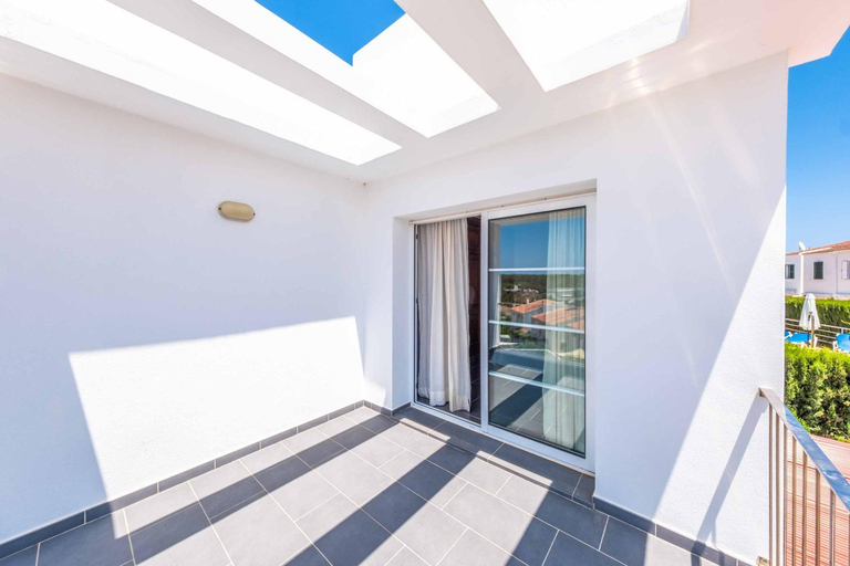Others 5, Villa Carolina, Baleares
