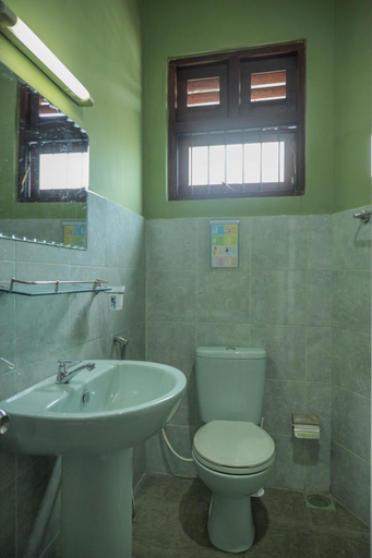 Bathroom 2, Self Cate Luxury Apartments, K.F.G. & G. Korale