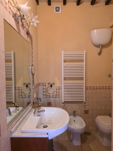 Bathroom 3, Il Torrino del Povile, Viterbo