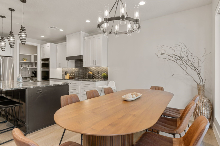 Dining 2, Sundance Edge 6 Bedroom Home, Washington
