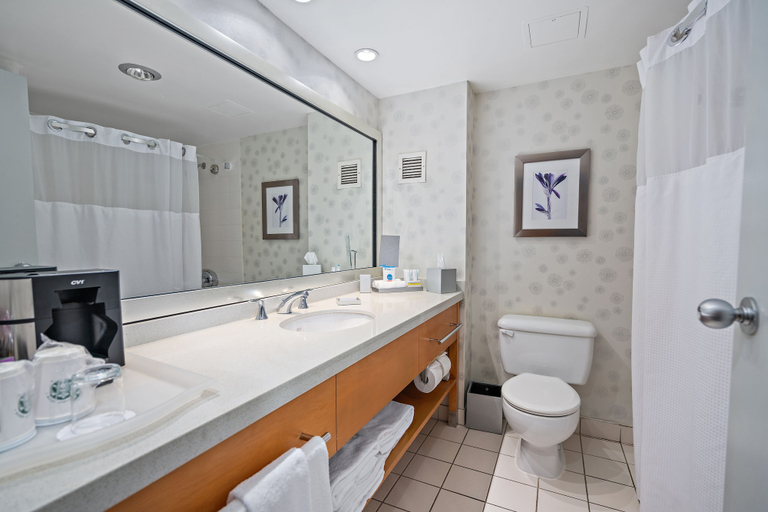 Bathroom 4, Inn at the Quay, Greater Vancouver
