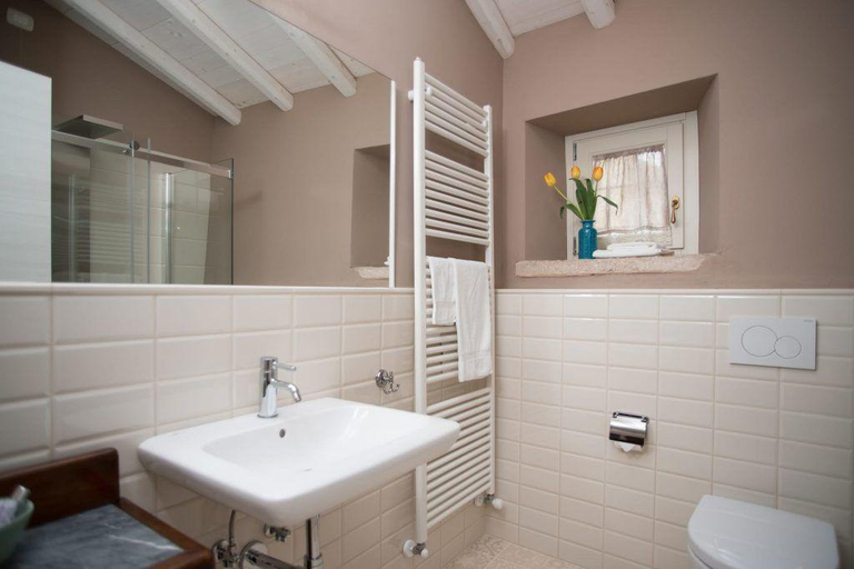Bathroom 2, Porta della Torre Bed & Breakfast, Verona