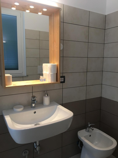 Bathroom 2, RTA La Pineta, La Spezia