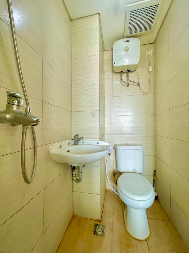 Bathroom 5, Gateway Pasteur Apartemen by IZZY ROOM, Bandung