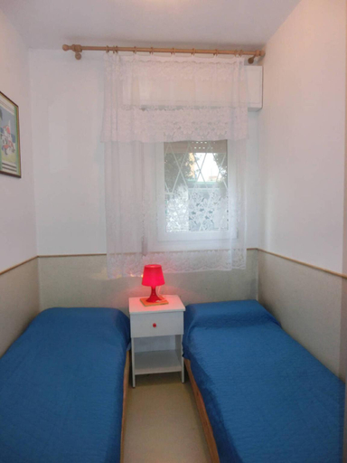 Bedroom 2, Two-Bedroom Villa in Bibione Pineda - By Beahost Rentals, Venezia