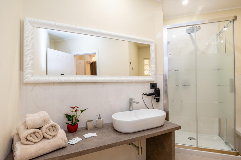 Bathroom 4, Scaligero Rooms, Verona