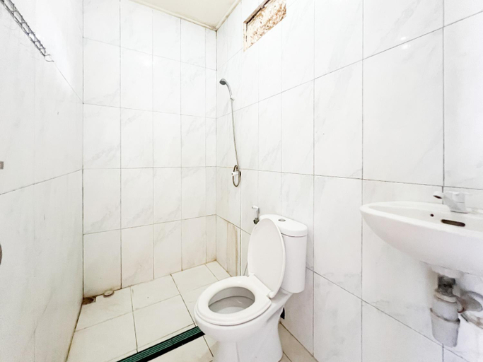 Bathroom 3, Mahendra Beach Inn, Badung