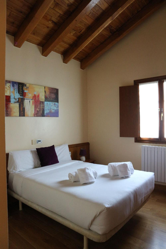 Bedroom 2, Hostal Musunzar, Navarra