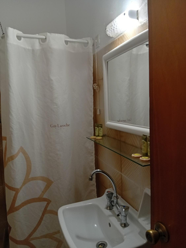 Bathroom 2, Amaryllis Hotel, South Aegean