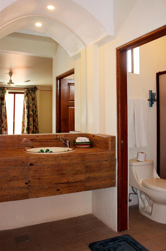 Bathroom 3, Hotel Danibaan, Del Centro