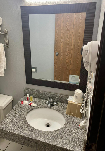 Bathroom 4, Super 8 By Wyndham Corbin/London Ky, Laurel