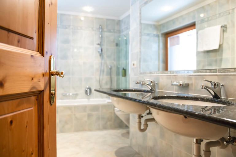 Bathroom, Garni Hotel Rosengarten B&B, Bolzano