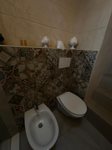 Bathroom 2, Nene', Brindisi