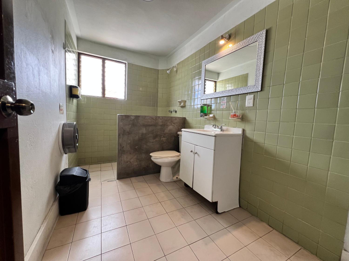 Bathroom, Hostal Central Oaxaca, Del Centro