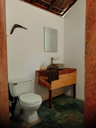 Bathroom 2, Hostel Nugeku, San Onofre