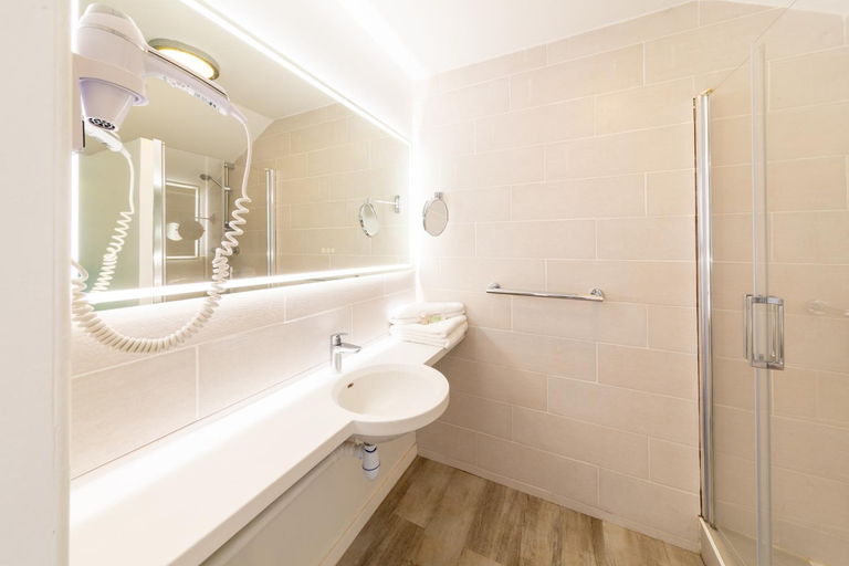 Bathroom 4, Village Pierre & Vacances Sainte Anne, Sainte-Anne