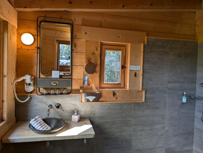 Bathroom 3, Logis les Cabanes dans les Bois, Aude