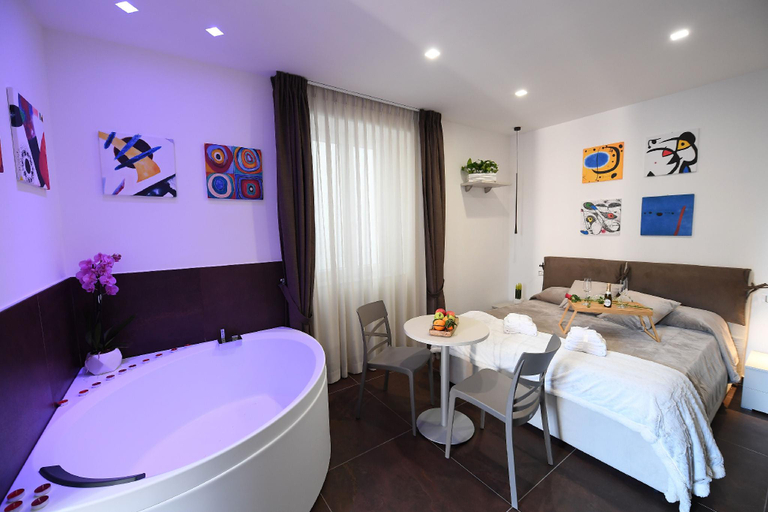 Bedroom 2, B&B IN CENTRO STORICO SALERNO, Salerno