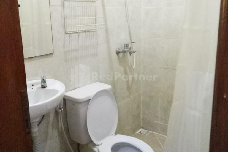 Bathroom 2, Rosa Luxury Jagakarsa RedPartner, South Jakarta