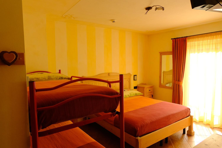 Bedroom 2, Garni La Genziana, Brescia