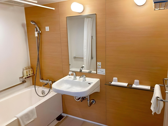Bathroom 4, Nesthotel alt. Kuramae Station, Taitō