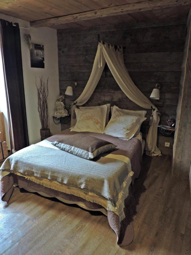 Bedroom 2, A la Bouge'Hotes, Savoie