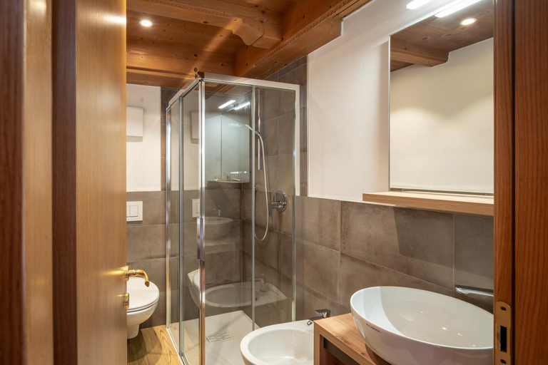 Bathroom, B&B Cesa Marlen, Trento