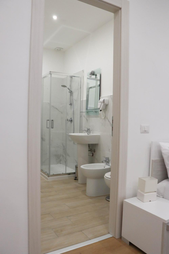 Bathroom 3, B&B Carlo V, Crotone