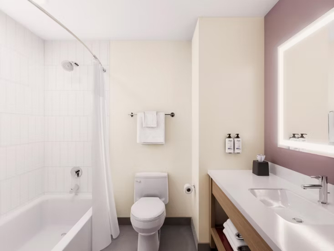 Bathroom 5, Garner Hotel CORNELIUS LAKE NORMAN by IHG, Mecklenburg